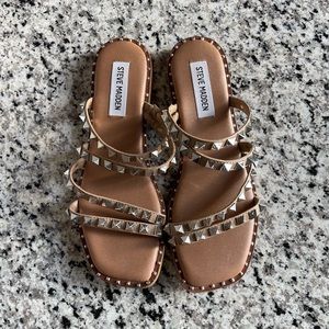 Steve Madden Skyler Silver Stud Sandals, Tan, Women 6.5